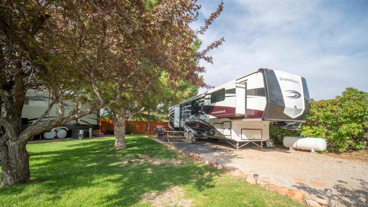 Outdoor Glamping Large 5Th Wheel Setup Ok4A Appartamento Moab Esterno foto